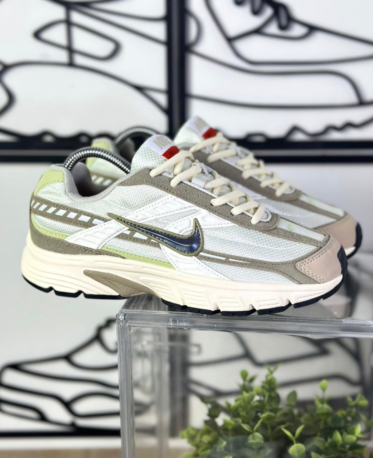 NIKE INITIATOR