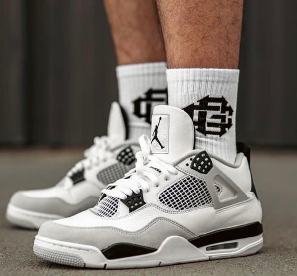 NIKE JORDAN RETRO 4 BLANCA - NEGRA