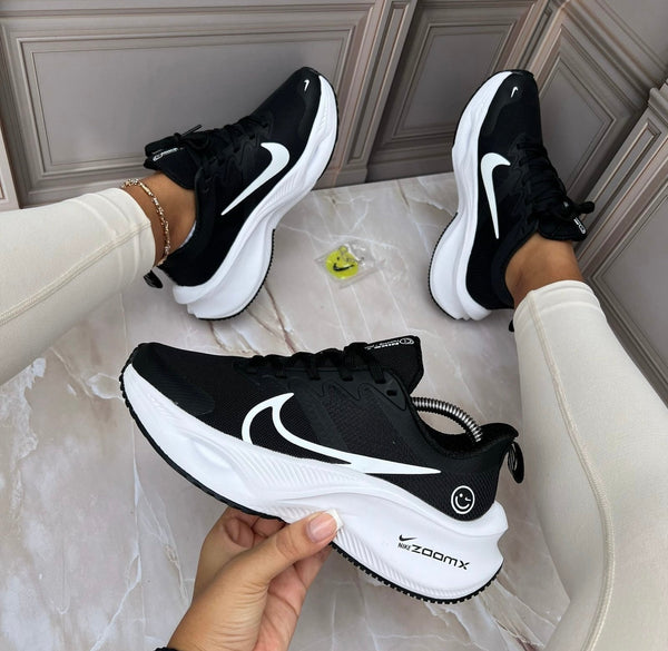 NIKE ZOOM NEGRO - BLANCO