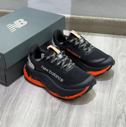 NEW BALANCE FRESH FOAM NEGRO / NARANJA