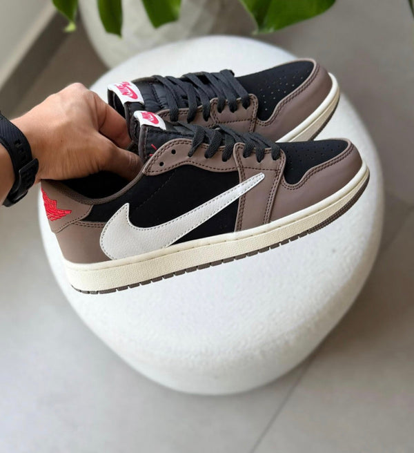 JORDAN TRAVIS SCOTT CAFÉ