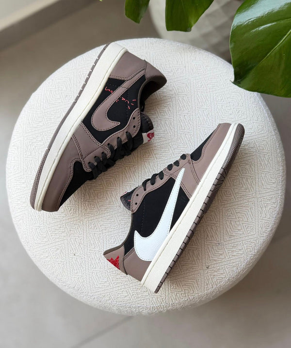 JORDAN TRAVIS SCOTT CAFÉ