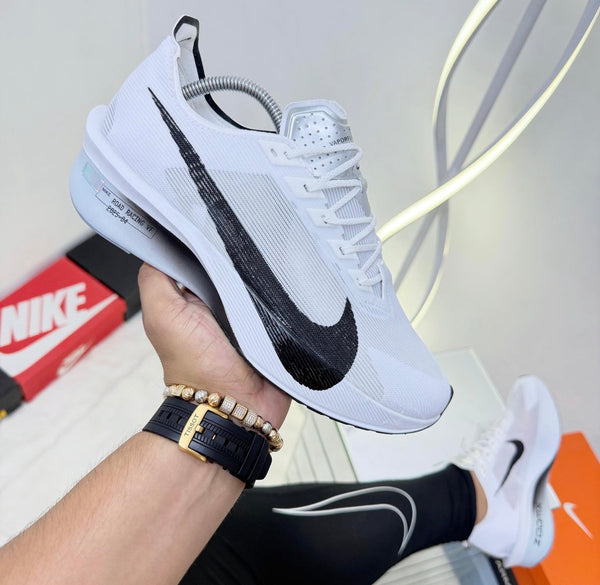 NIKE VAPORFLY 4
