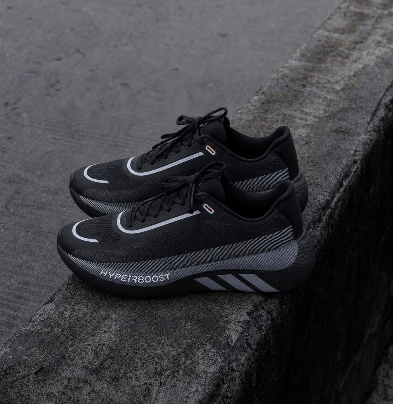 ADIDAS HYPERBOOST NEGRO / GRIS
