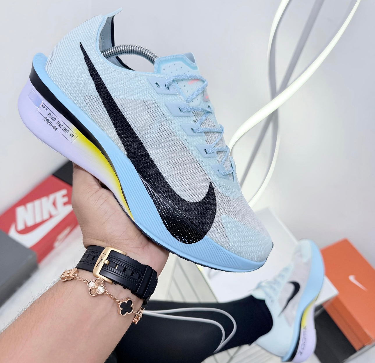 NIKE VAPORFLY 4