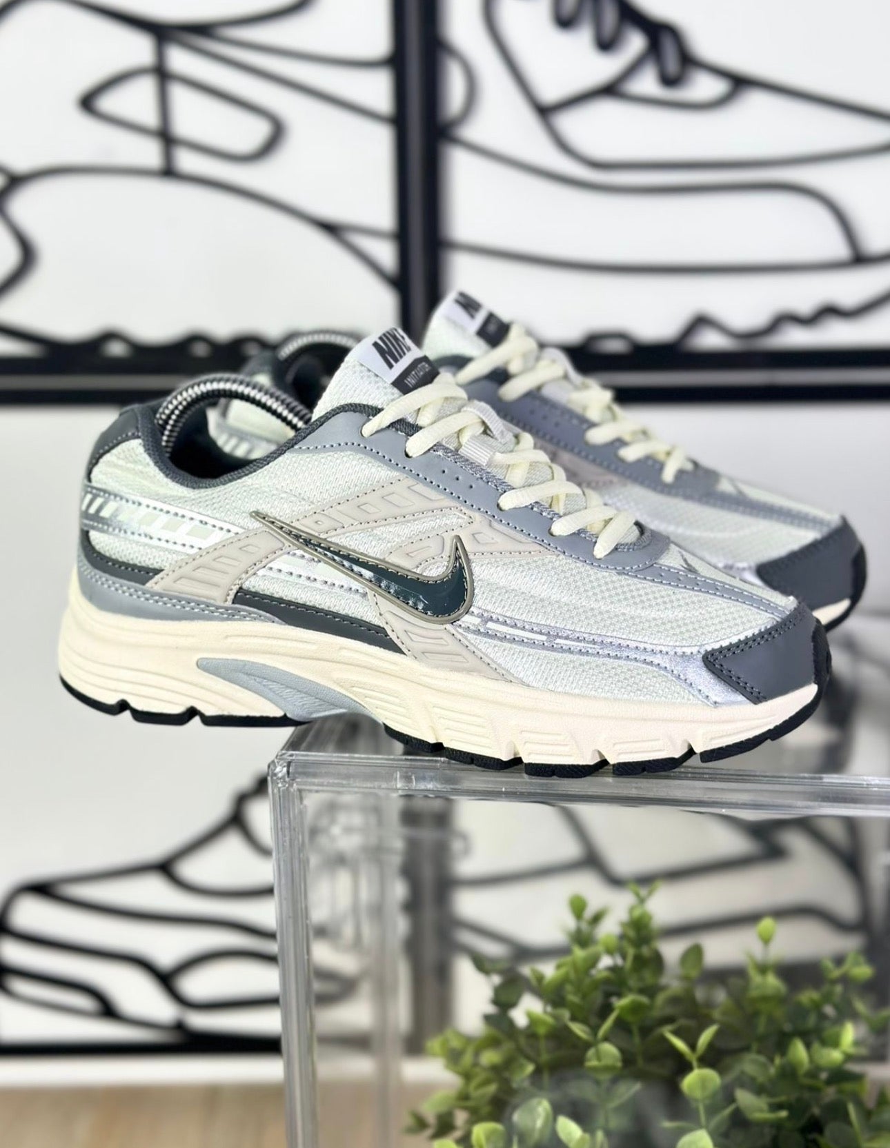 NIKE INITIATOR