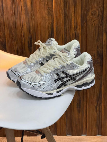 ASICS GEL KAYANO 14 BLANCO - PLATA