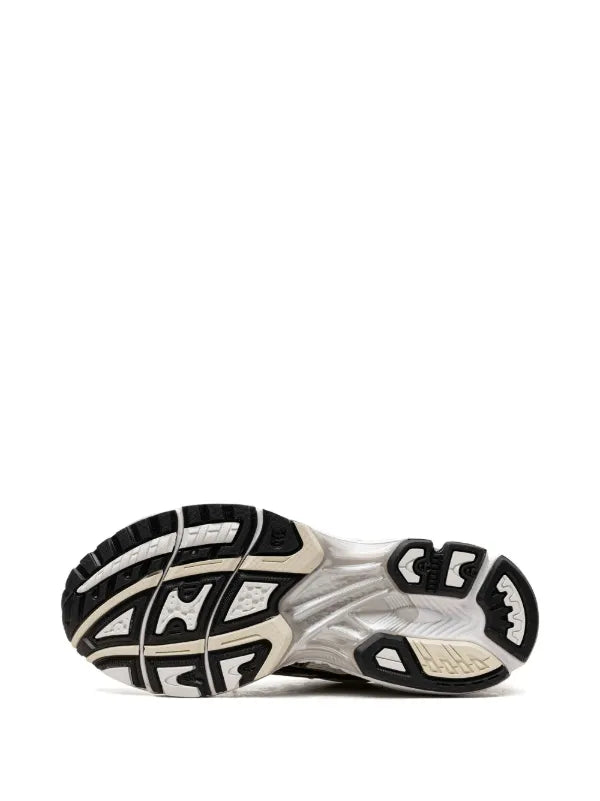 ASICS GEL KAYANO 14 BLANCO - PLATA