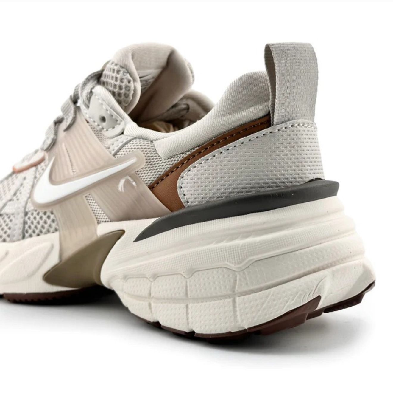NIKE V2K RUN BEIGE