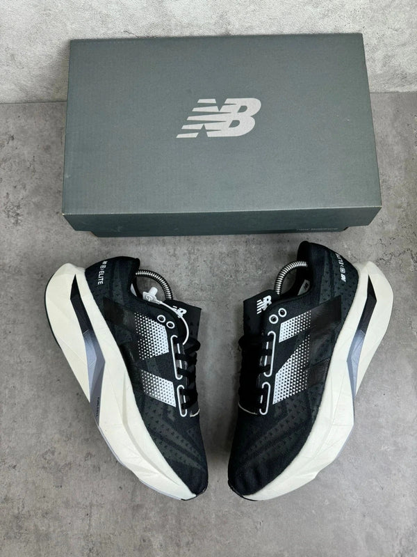 NEW BALANCE FUELCELL ÉLITE V4 Negra Blanca