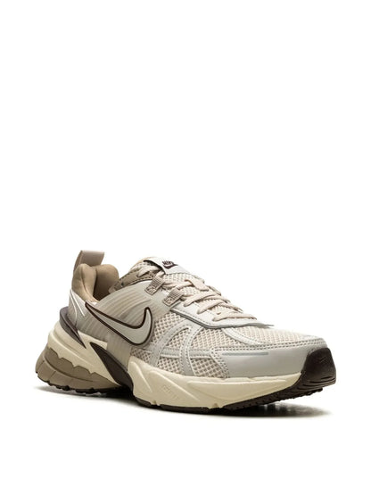 NIKE V2K RUN CAFÉ