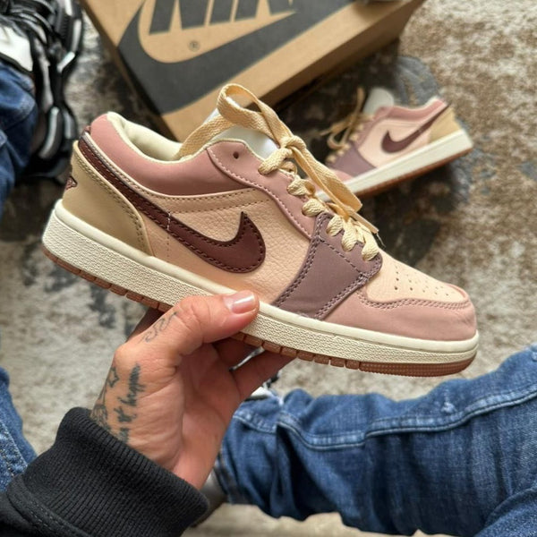 NIKE JORDAN RETRO 1 CORAL